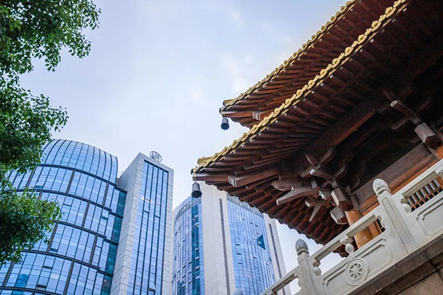 海(hǎi)納百川  追求卓越